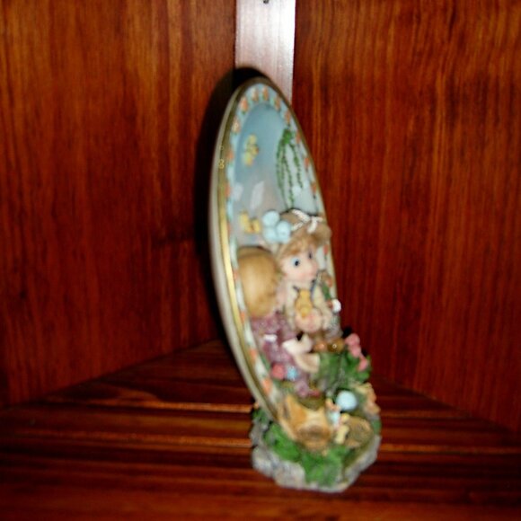 Adorable Collectible Vintage 3-D Display Plate - Picture 2 of 5